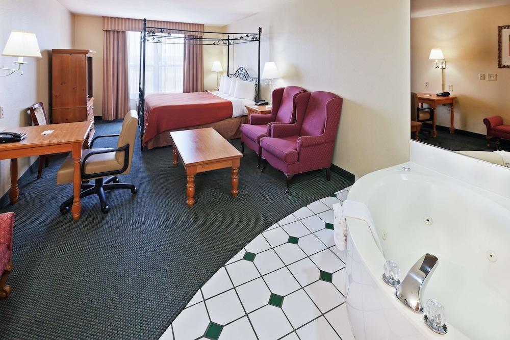 Country & By Radisson, Worth, Tx