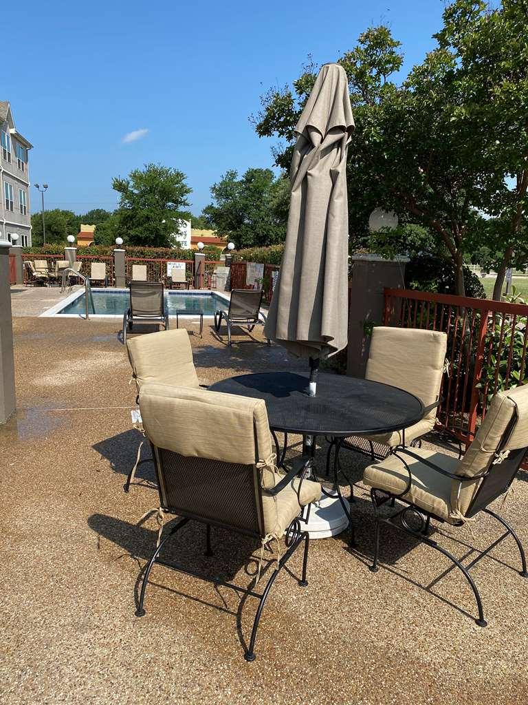 Country & By Radisson, Worth, Tx Hotel