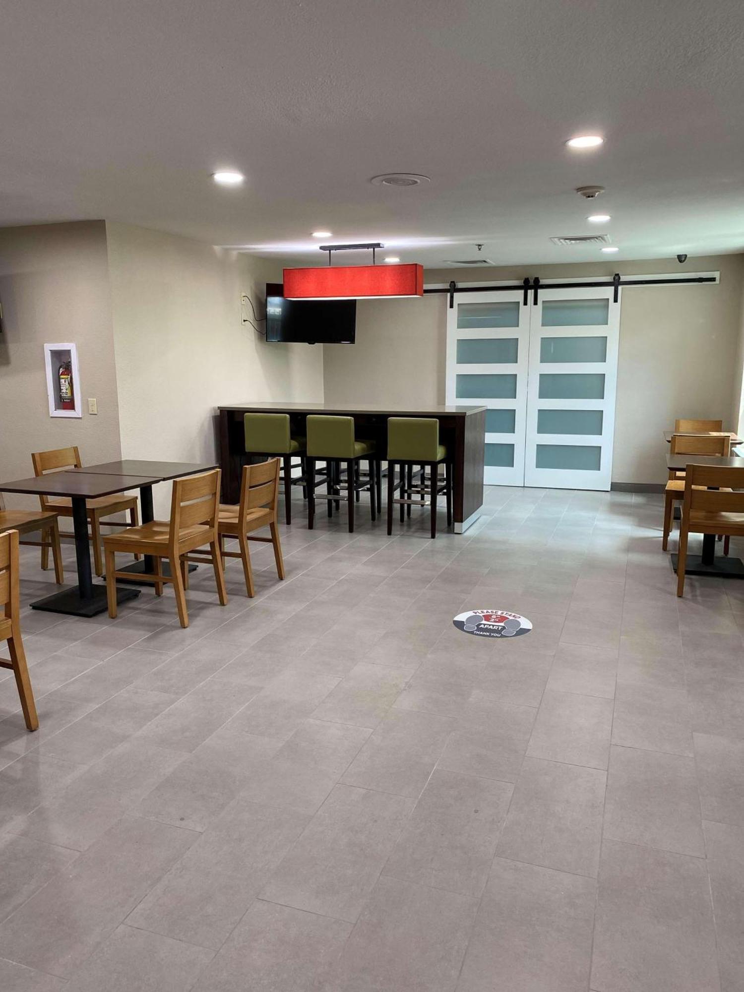Hotel Country & By Radisson, Worth, Tx 3*