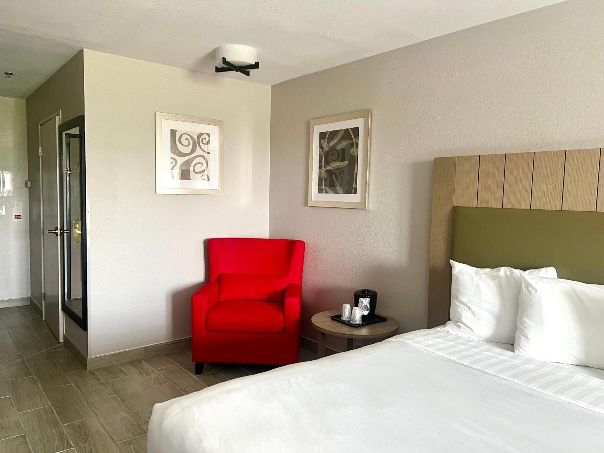 Hotel Country & By Radisson, Worth, Tx