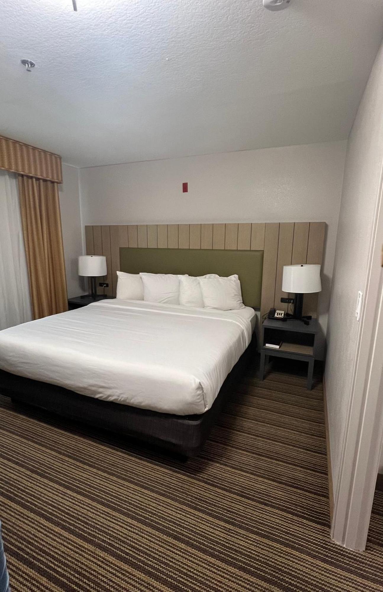 Country & By Radisson, Worth, Tx