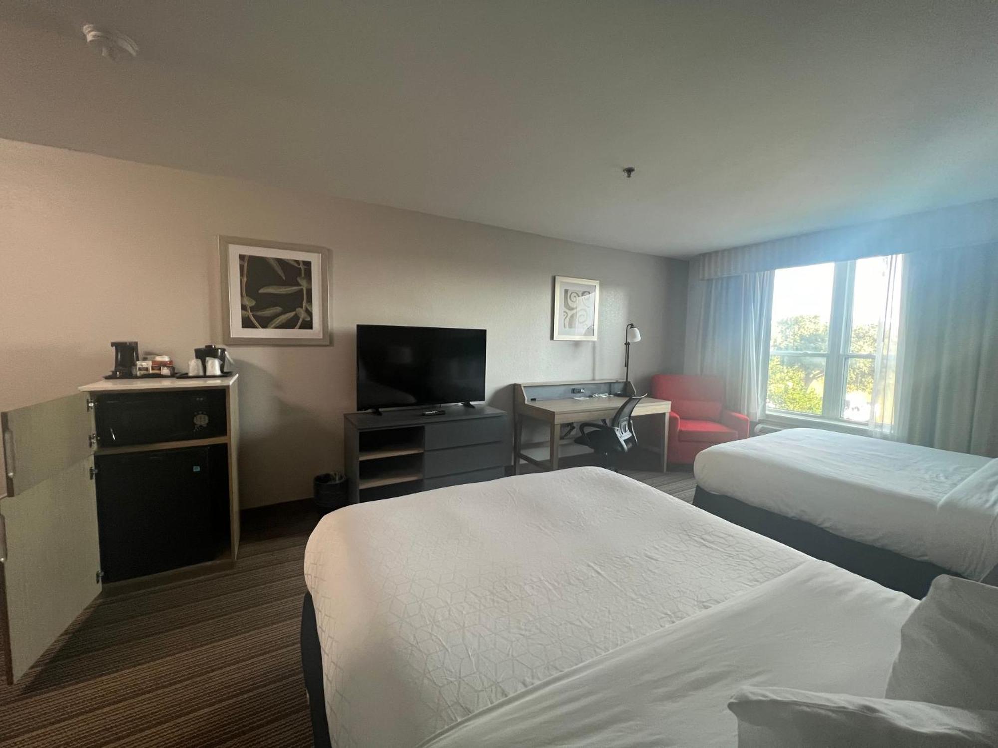 Country & By Radisson, Worth, Tx